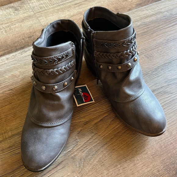 NWT Women’s Rampage Grey Ankle Boots - Picture 2 of 8